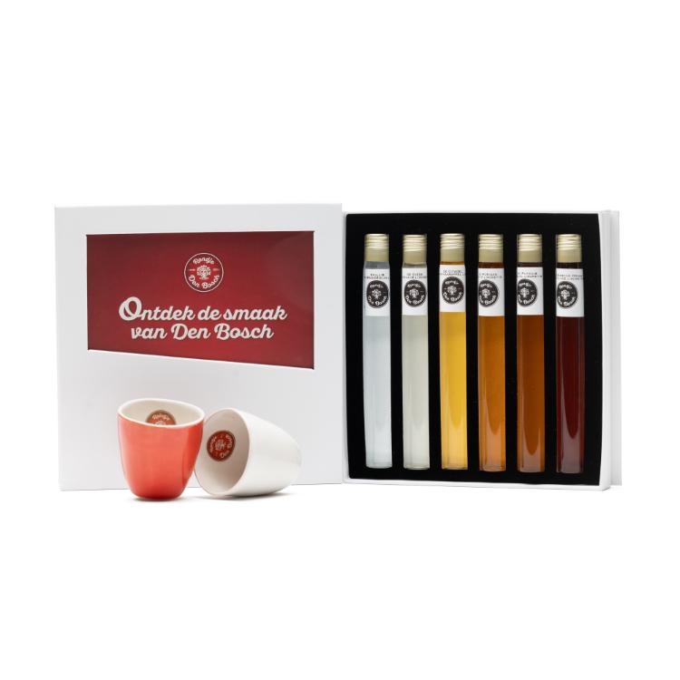 Deze proefset  bevat 6 miniaturen met alle smaken uit de serie van Rondje Den Bosch + 2 likeurglaasjes

Keientrekkers
Muurhuizen
Onze Lieve Vrouwetoren
Koppelpoort