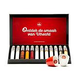 Rondje Utrecht Miniaturen proefset 12 smaken Likorette + keramieken likeurglaasjes:
Werkspoor Spoorpunt,
Makke Jannen Kastanje,
Sint Maarten Koffie,
Leugenaarsbank Mokka,
Gerrit Rietveld Beukennoot,
Cupfighters Kersen,
De Inktpot Drop,
Oudegracht Chocolade,
Piekenkermis Nougat,
Verborgen RijkDOM Karamel,
Vrolijke noot Hazelnoot,
De Zes Vaatjes Crème Brulée
Fijn-Proeverij
Rondje Nederland