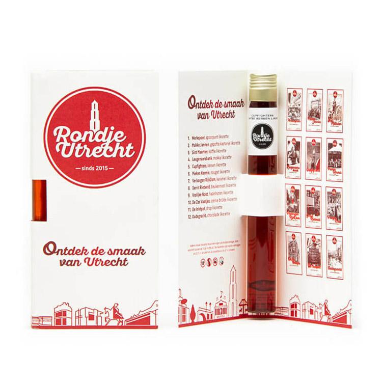 Miniatuur Rondje Utrecht likorette Miniatuur Rondje Utrecht likorette likeur Werkspoor Spoorpunt,
Makke Jannen Kastanje,
Sint Maarten Koffie,
Leugenaarsbank Mokka,
Gerrit Rietveld Beukennoot,
Cupfighters Kersen,
De Inktpot Drop,
Oudegracht Chocolade,
Piekenkermis Nougat,
Verborgen RijkDOM Karamel,
Vrolijke noot Hazelnoot,
De Zes Vaatjes Crème Brulée
Fijn-Proeverij
Rondje Nederland