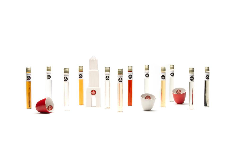 Utrechtse dranken Rondje Utrecht Likorettes Ontdek de smaak van Utrecht Miniatuur Rondje Utrecht likorette likeur Werkspoor Spoorpunt,
Makke Jannen Kastanje,
Sint Maarten Koffie,
Leugenaarsbank Mokka,
Gerrit Rietveld Beukennoot,
Cupfighters Kersen,
De Inktpot Drop,
Oudegracht Chocolade,
Piekenkermis Nougat,
Verborgen RijkDOM Karamel,
Vrolijke noot Hazelnoot,
De Zes Vaatjes Crème Brulée
Fijn-Proeverij
Rondje Nederland