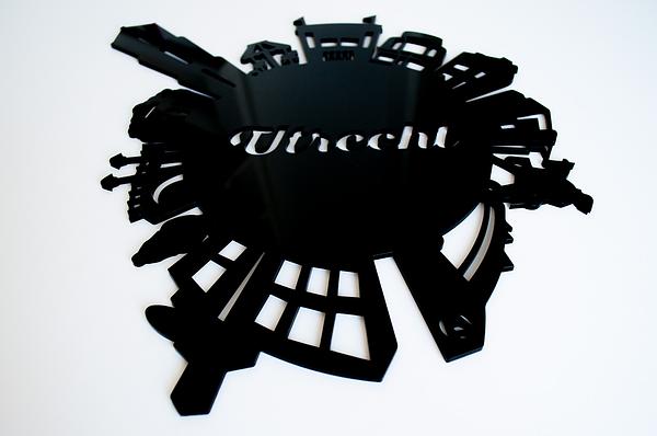 Utrecht skyline rond zwart zijaanzicht