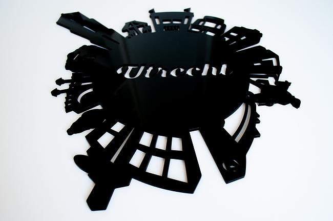 Utrecht skyline rond zwart zijaanzicht