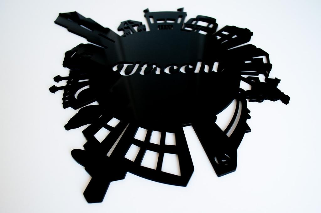 Utrecht skyline rond zwart zijaanzicht