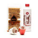 De Koppelpoort roomboterkoek Likorette + bijpassende keitjes snoepjes en bijpassende Rondje Amersfoort likeurglaasjes. Ontdek de smaak van Amersfoort.
Amersfoort kent vele toegangspoorten, waarvan de ‘Koppelpoort’, de ‘Kamperbinnenpoort’ en ‘Monnikendam’ de belangrijkste zijn.