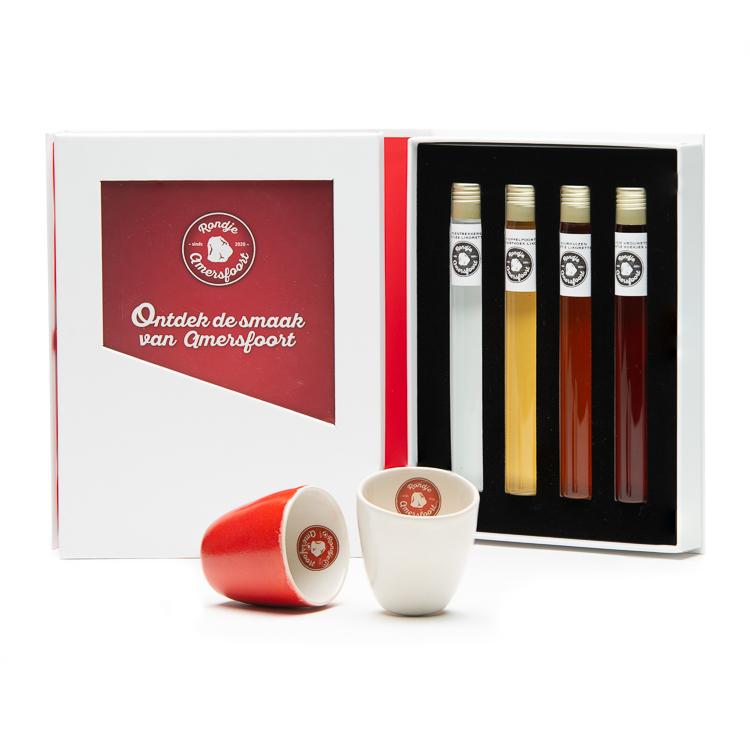 Deze proefset  bevat 4 miniaturen met alle smaken uit de serie van Rondje Amersfoort + 2 likeurglaasjes

Keientrekkers
Muurhuizen
Onze Lieve Vrouwetoren
Koppelpoort