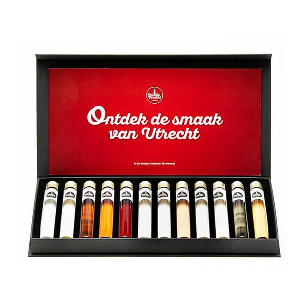 Rondje Utrecht miniaturen Likorette 12 smaken:
Werkspoor Spoorpunt,
Makke Jannen Kastanje,
Sint Maarten Koffie,
Leugenaarsbank Mokka,
Gerrit Rietveld Beukennoot,
Cupfighters Kersen,
De Inktpot Drop,
Oudegracht Chocolade,
Piekenkermis Nougat,
Verborgen RijkDOM Karamel,
Vrolijke noot Hazelnoot,
De Zes Vaatjes Crème Brulée
Fijn-Proeverij
Rondje Nederland
