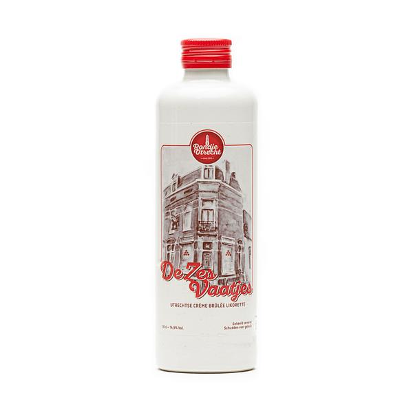 Fles De Zes Vaatjes likorette Ontdek de smaak van Utrecht.
'Rondje Utrecht' bestaat uit 12 verschillende smaken. Iedere smaak heeft een Utrechts karakter gekoppeld aan bijvoorbeeld een Utrechts gebouw, plek, gebeurtenis, geschiedenis etc. Zo proeft u de smaken & geschiedenis van Utrecht.
