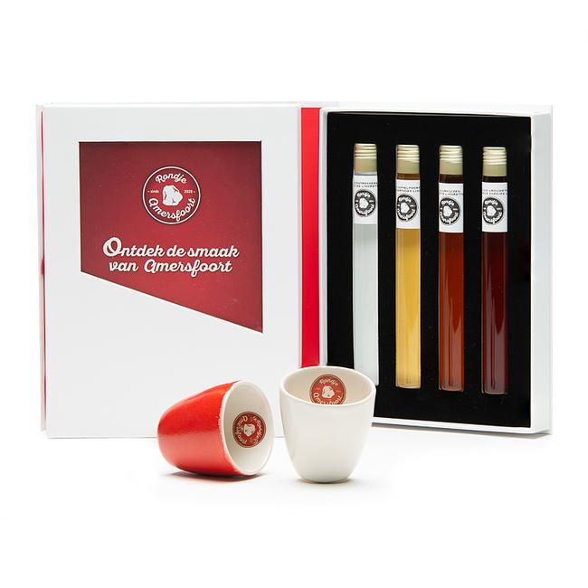 Deze proefset  bevat 4 miniaturen met alle smaken uit de serie van Rondje Amersfoort + 2 likeurglaasjes

Keientrekkers
Muurhuizen
Onze Lieve Vrouwetoren
Koppelpoort