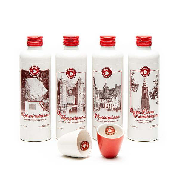 Met deze 4 flessen heeft u alle smaken uit de serie van deRondje Amersfoort likorettes + 2 keramieken likeur glaasjes (uitbreiding met meerdere flessen of meerdere glaasjes mogelijk).