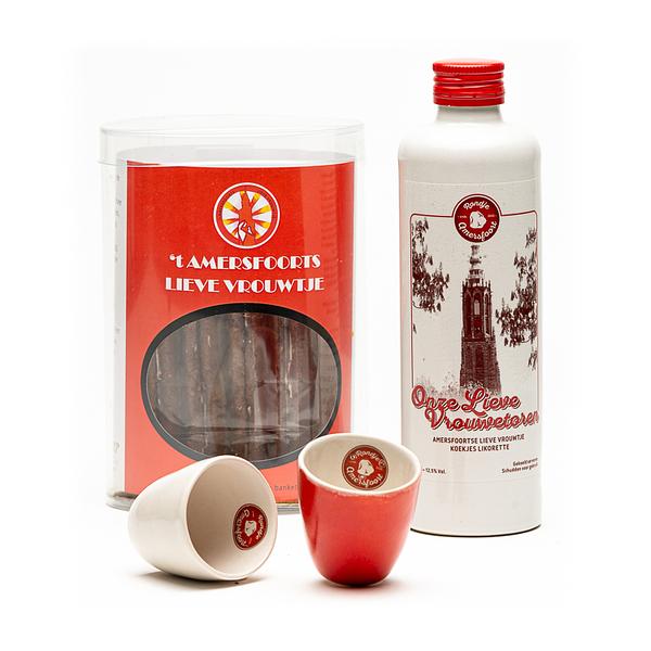 Onze Lieve Vrouwtje koek Likorette + bijpassende Onze Lieve Vrouwtje koeken en bijpassende Rondje Amersfoort likeurglaasjes. Ontdek de smaak van Amersfoort.

De ‘Onze Lieve Vrouwetoren’ is het huidige overblijfsel van de ‘Onze Lieve Vrouwekerk’. Dit is nu een bruisend plein is in het centrum van Amersfoort.

